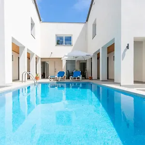 goldhome-new-house-with-private-heated-pool-parking.topcostabravahotels.com/